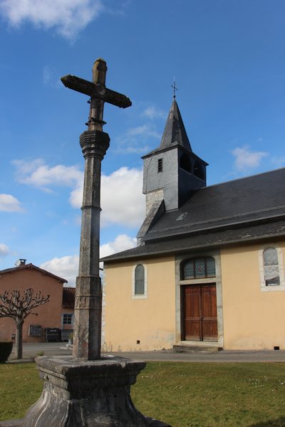 Croix en marbre Bize