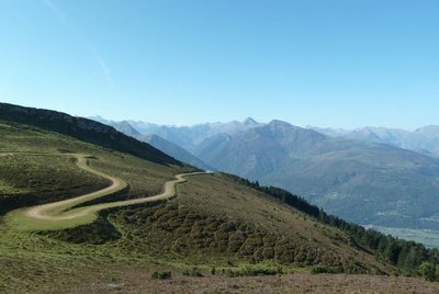 Large panorama depuis les crêtes du Hautacam