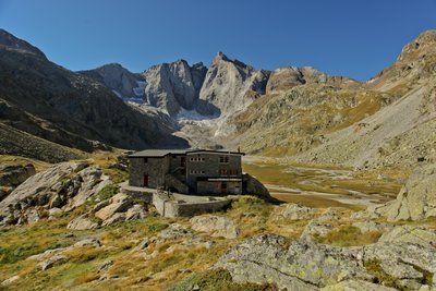 Reuge des Oulettes de Gaube et face nord du Vignemale