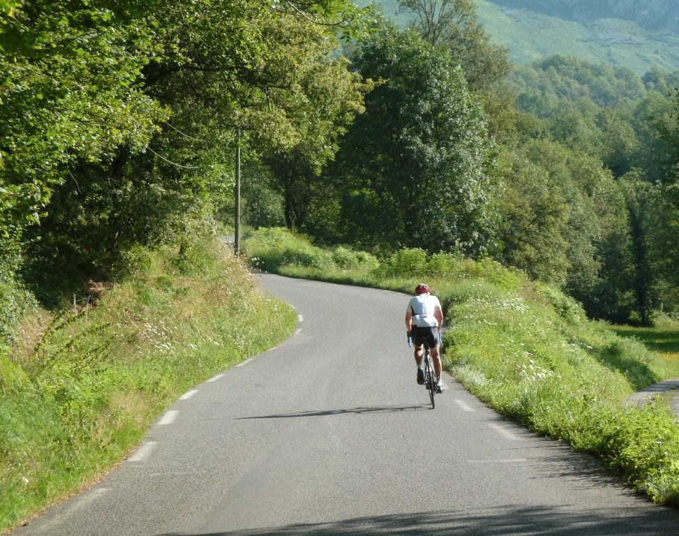 Début d'ascension dans la montée de Couraduque