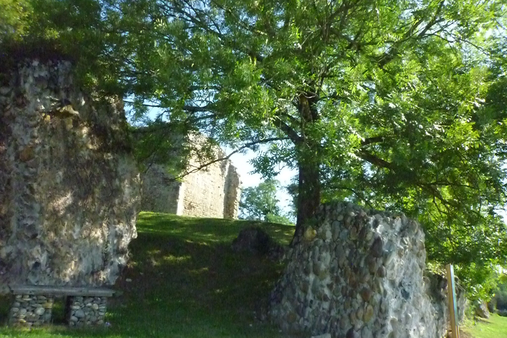 Ruines du château de la Bathe de Neste-©CCPL