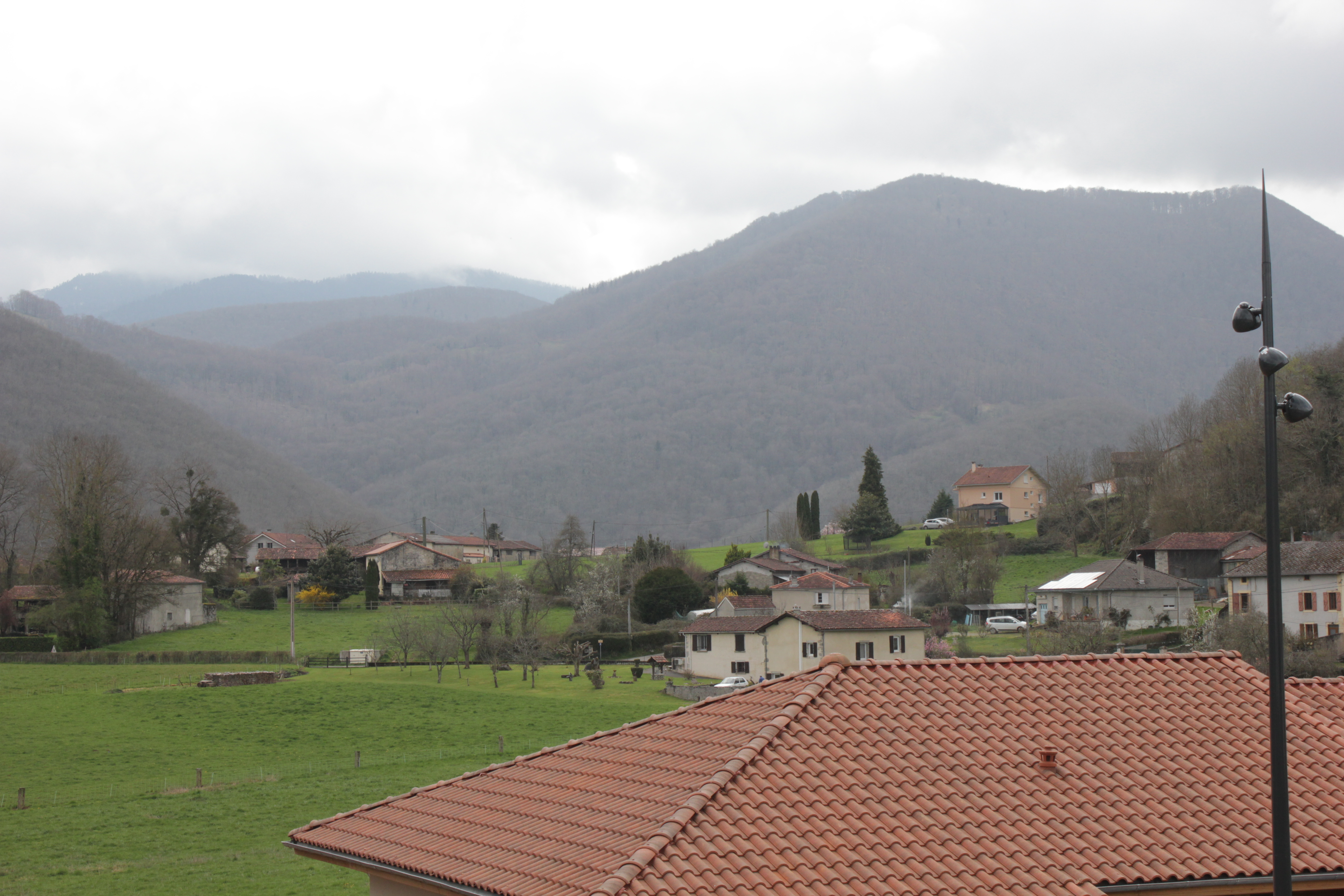 Place de l'église, Bize